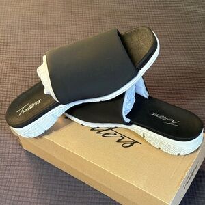 Trotters Black Slide Sandals, Size 7 Wore One Time TRO-8